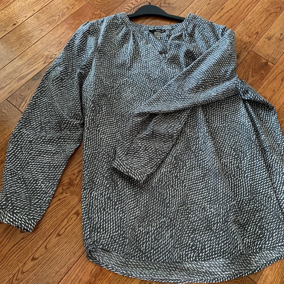 Renuar v neck light weight womens top-L- - Picture 6 of 7